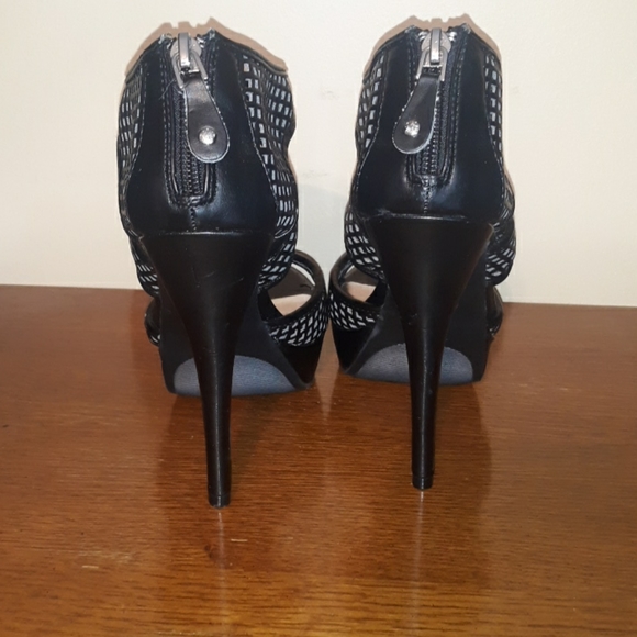 Shoes - Picture 5 of 6